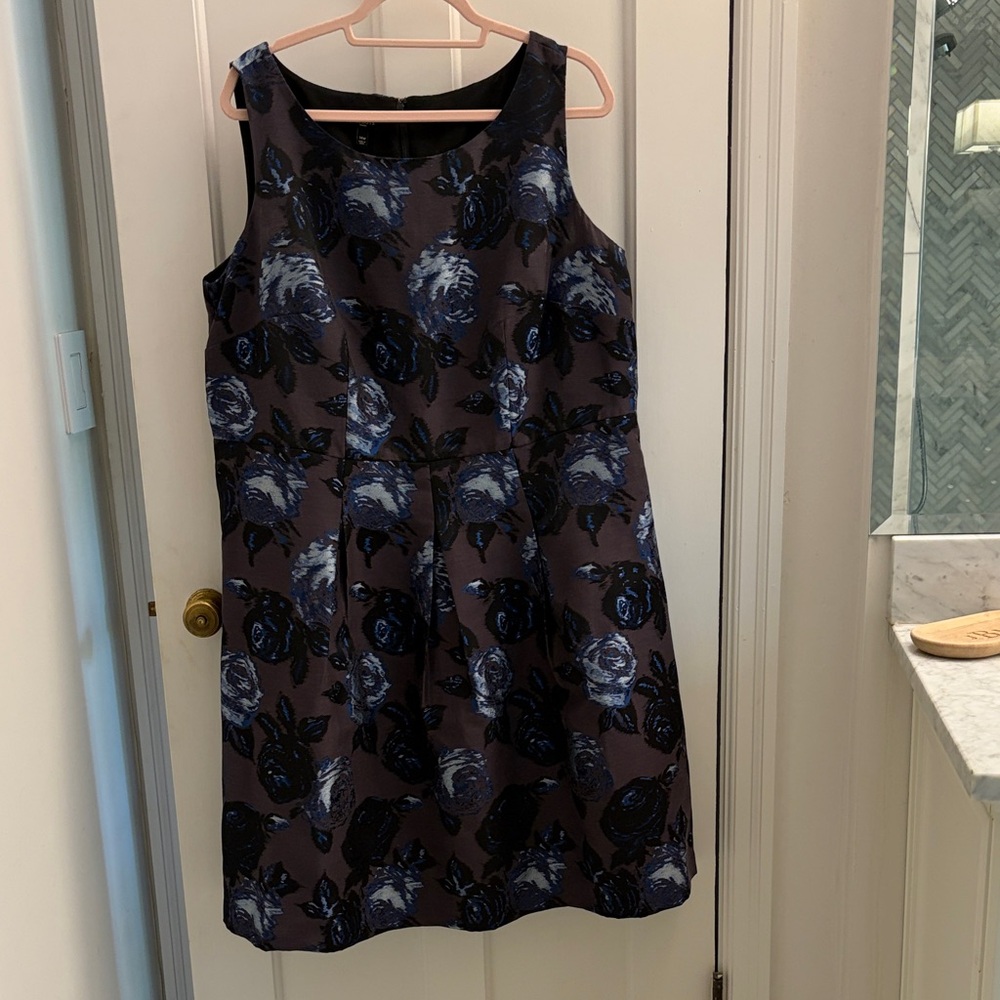 Talbots 14W Sleeveless Floral Dress in Navy and Gray